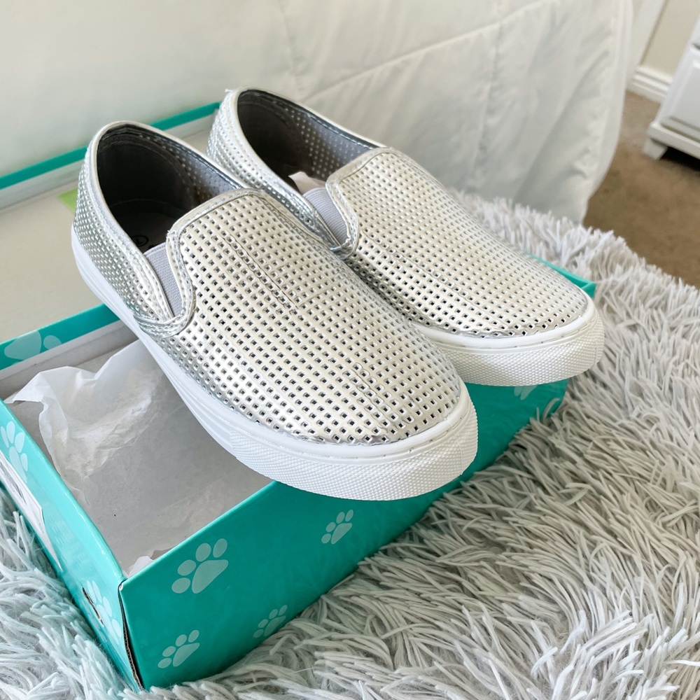 Slip Ons - Picture 2 of 8